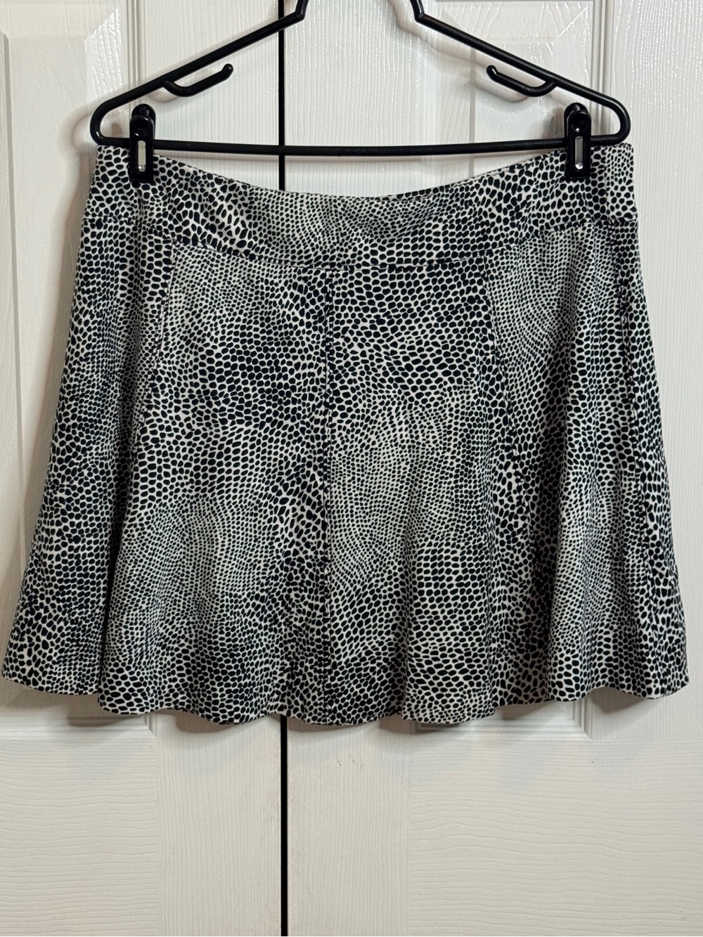 J. McLaughlin Black White Abstract Animal Dot Flare Skirt Size L EUC - Picture 2 of 6